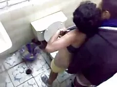 একটি ক্লায়েন্টকে অ্যাপার্টমেন্ট দেখানোর সময় টকটকে বাংলাদেশী সেক্সী ভিডিও শ্যামাঙ্গিনী একটি শিশ্ন চুষেছিল।